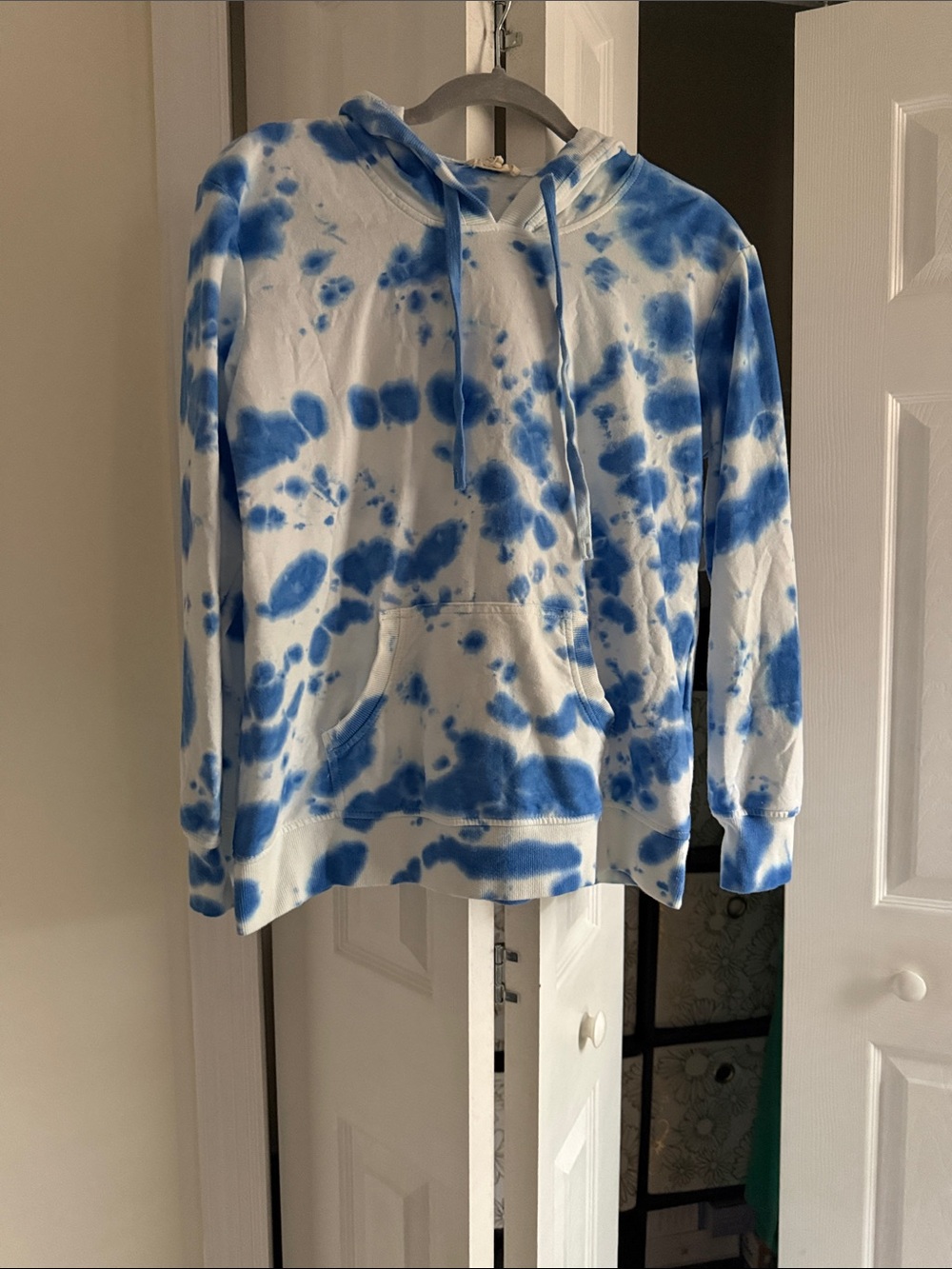 Women’s Blue & White Tie-Dye Hoodie
